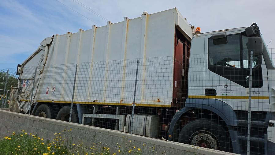 Arzachena, operatore ecologico ferito: la Sceas a processo per lesioni