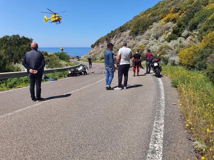 Tragedia sulla Alghero-Bosa: due motociclisti di Stintino e di Macomer perdono la vita in uno scontro frontale, tra i feriti una bambina