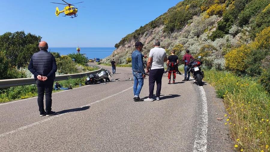 Tragedia sulla Alghero-Bosa: due motociclisti di Stintino e di Macomer perdono la vita in uno scontro frontale, tra i feriti una bambina