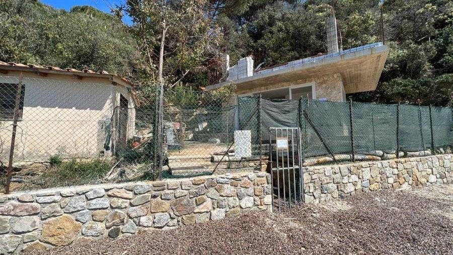 La villa sequestrata sulla spiaggia di Zuccale