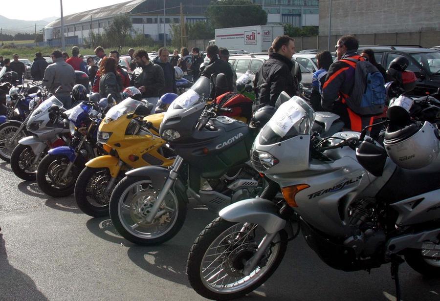 
	Un raduno di motociclisti in zona stazione a Livorno

