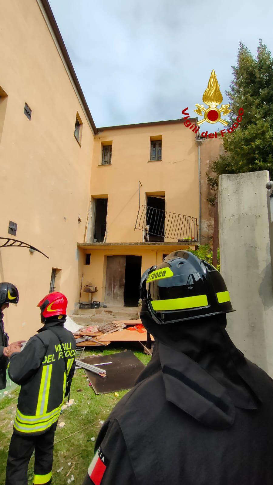 
	Vigili del fuoco dopo l'esplosione&nbsp;

