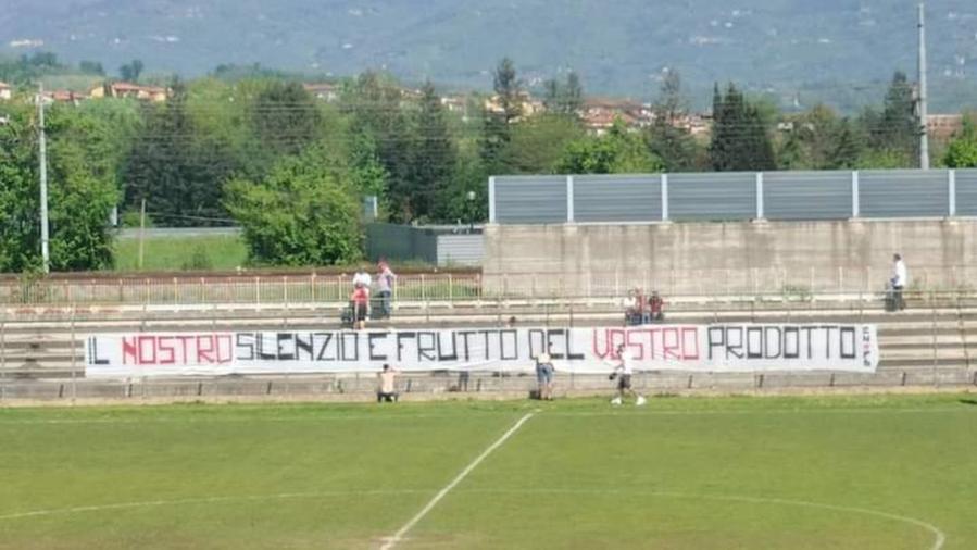 
	Lo striscione dei tifosi del Livorno a Figline

