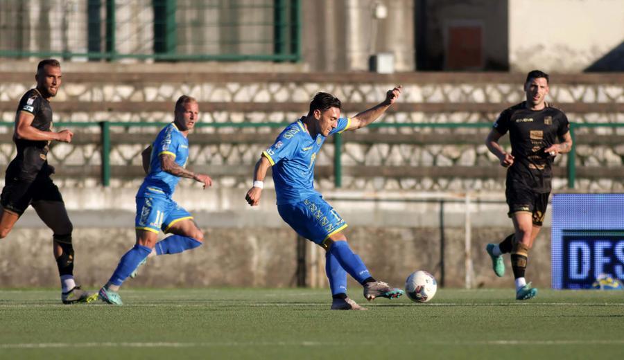 La Carrarese torna a sorridere, il Rimini battuto 3-0