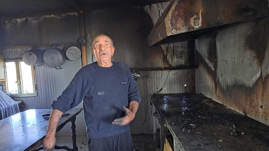 Comacchio, una frittura di paranza finita male: incendio sul bilancione