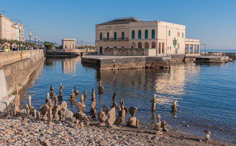 Livorno e i suoi equilibrismo sul mare: grazie a Cristiano Colombi
