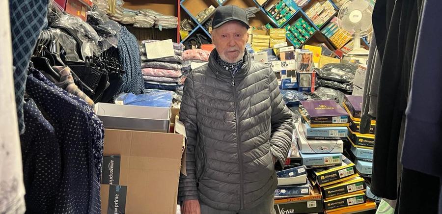 
	Franco Donati nel suo negozio

