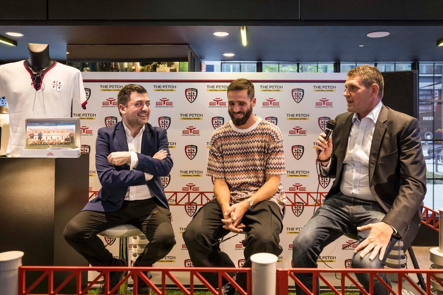 
	Il talk organizzato in occasione della presentazione della maglia: da sinistra<strong> Giuseppe Pastore, Leonardo Pavoletti</strong> e <strong>Nicola Riva</strong>

