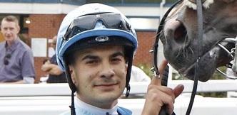 «Il nostro Stefano torna a casa»: all’ippodromo di Sassari la camera ardente per il giovane fantino