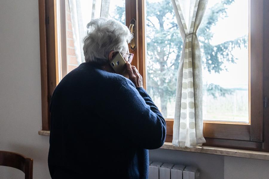 A Sabbioni da mesi senza telefono: «Anziani isolati, in auto a visitarli»