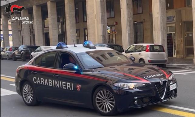 Livorno, furto in un negozio di via Grande: denunciato