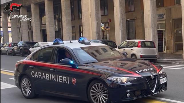 Livorno, furto in un negozio di via Grande: denunciato
