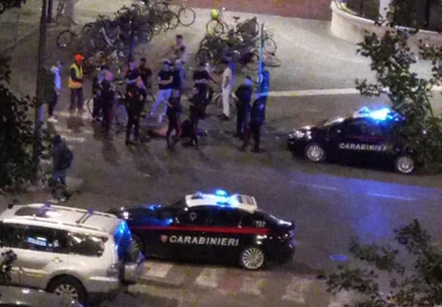 
	L'intervento dei carabinieri dopo la rissa

