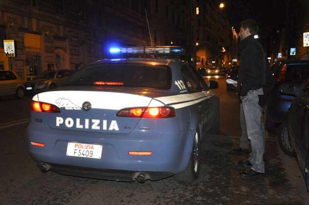 Livorno, massacra di botte una donna in strada, poi fugge: preso dopo un lungo inseguimento