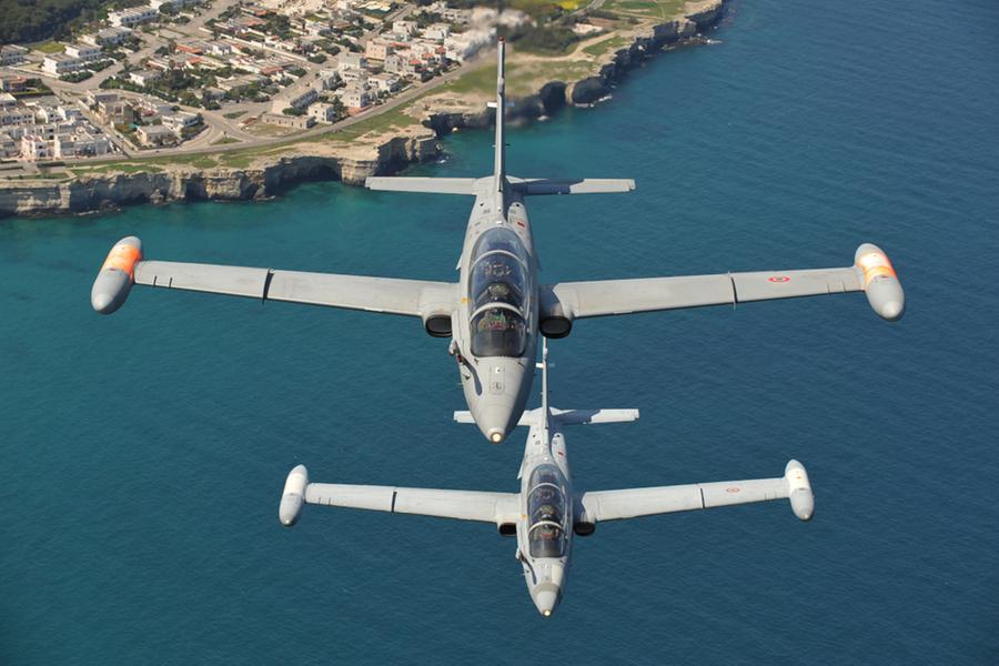 Aerei militari in volo su Ferrara