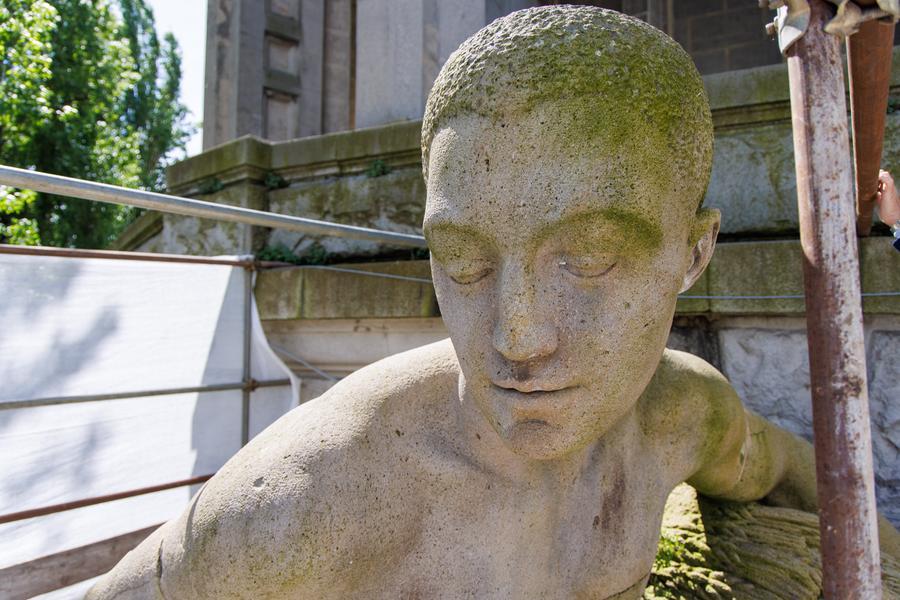 Ferrara, monumenti sporchi e vandalizzati: così risplenderanno