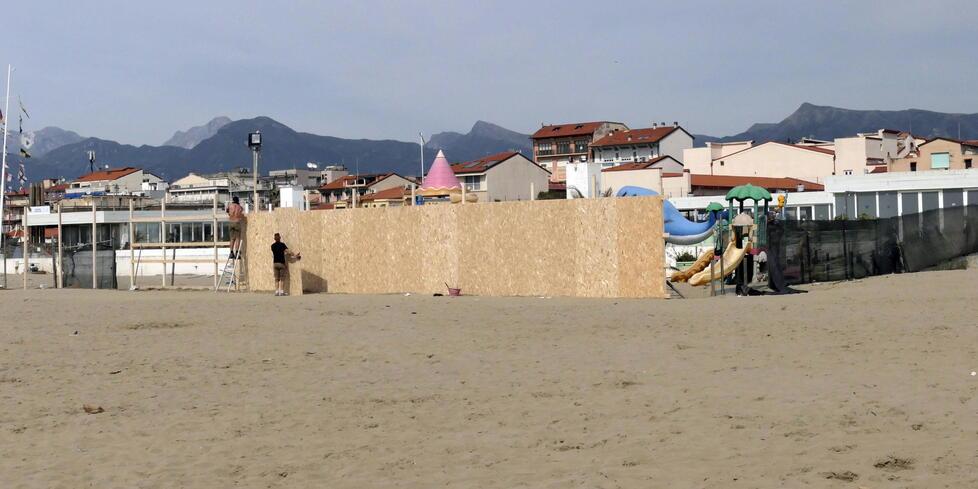 Viareggio, al bagno Balena un’estate di lavori. Ma la spiaggia andrà sorvegliata