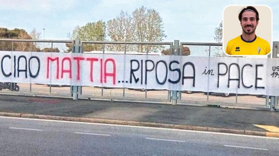 
	Lo striscione dedicato a Mattia Giani (foto in alto)&nbsp;allo stadio di Livorno dove c'&egrave; una gradinata intitolata a Morosini&nbsp;


