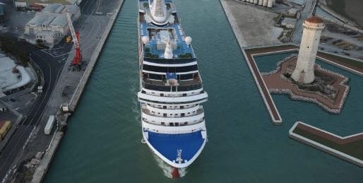 Porto di Livorno, dragaggi e lavori: ecco il piano per le meganavi