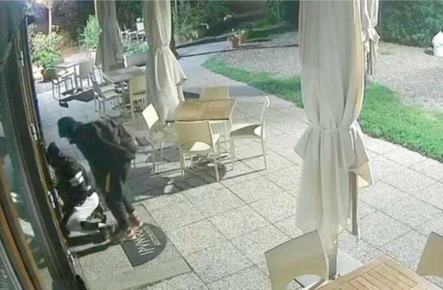 Rosignano, raffica di furti nei ristoranti: due denunciati. Riconosciuti grazie alle telecamere