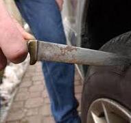 Comacchio, squarciate una decina di gomme di auto