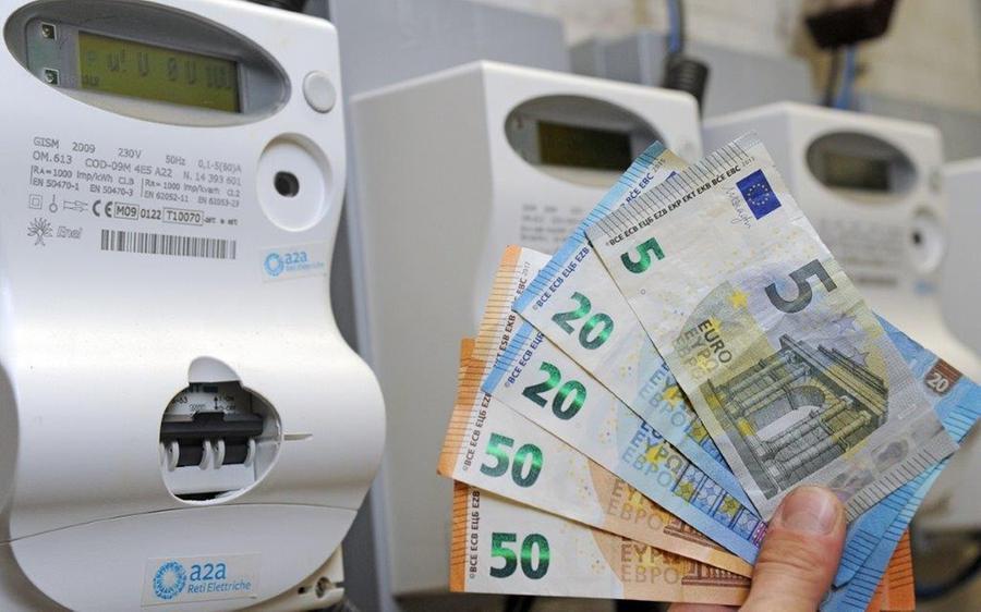Bollette, beffa mercato libero: nuovo gestore per 300mila toscani. Come orientarsi nella giungla delle offerte
