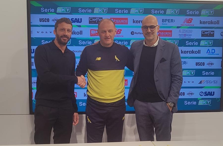 Il Modena presenta Bisoli: «Ho fatto  l’elettroshock alla squadra, l’anno prossimo voglio restare. Ho in mente un doppio “fioretto”».