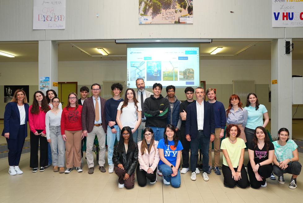 Matteo Storchi sprona gli studenti del liceo Moro: «Seguite le vostre passioni»