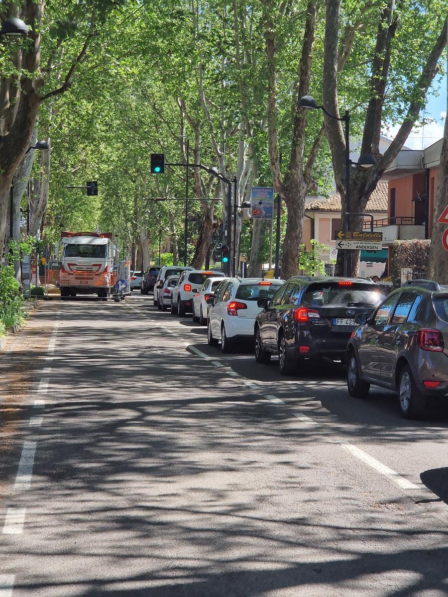 Lavori in corso su via Adua: il traffico a Reggio Emilia va in tilt