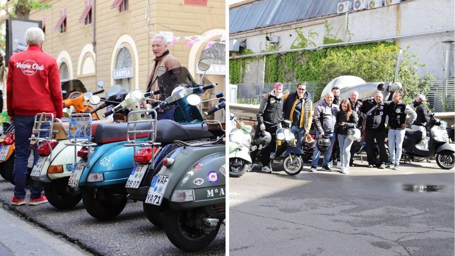 
	Un gruppo di vespisti in centro e a destra al Museo Piaggio

