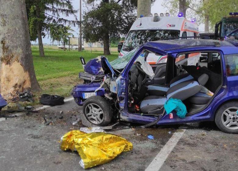 Camposanto, grave incidente stradale: automobilista ferito
