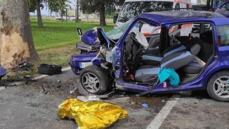 Camposanto, grave incidente stradale: automobilista ferito