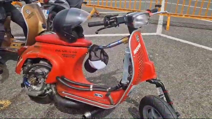 
	Una delle Vespe modificate dei Vespazzi

