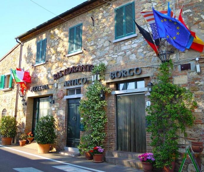 Montaione, il ristorante nato per caso 30 anni fa è diventato il ritrovo dei buongustai. Tutto è iniziato da una “proposta indecente”