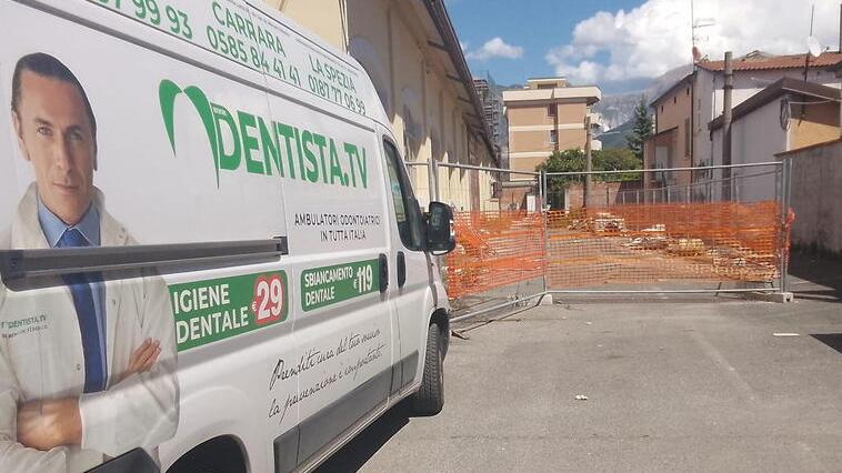 Carrara, appartamenti alla palazzina ex Cat di Avenza: il progetto a firma di “Dentista.Tv”