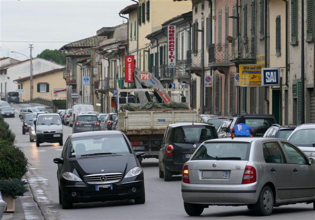 
	Via Vittorio Emanuele quando era ancora a doppio senso di circolazione

