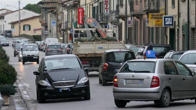 Via Vittorio Emanuele quando era ancora a doppio senso di circolazione