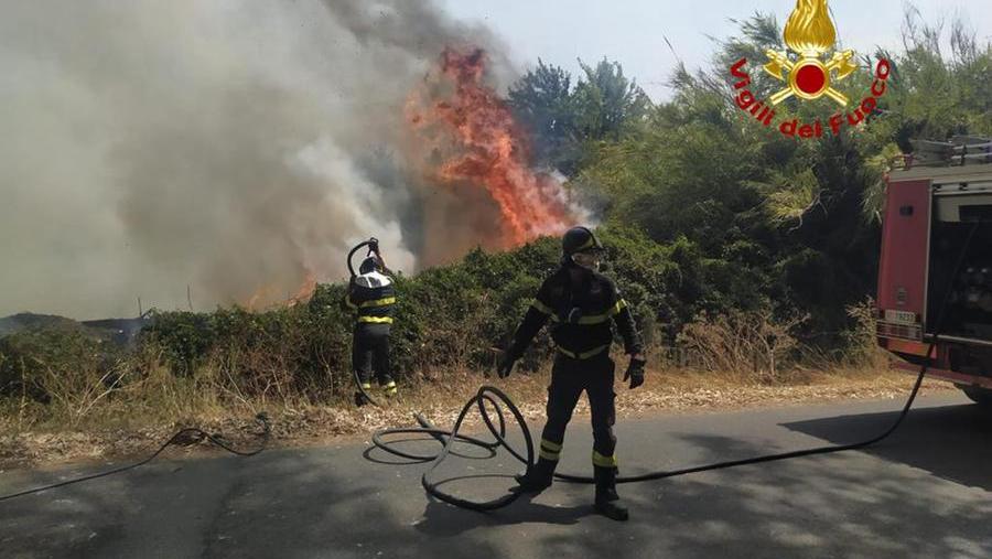 Il sindacato Conapo: «In Sardegna mancano almeno 250 vigili del fuoco»