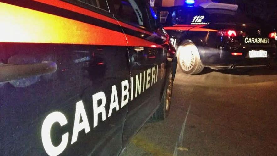 Massa, marito e moglie carabinieri fuori servizio arrestano spacciatore