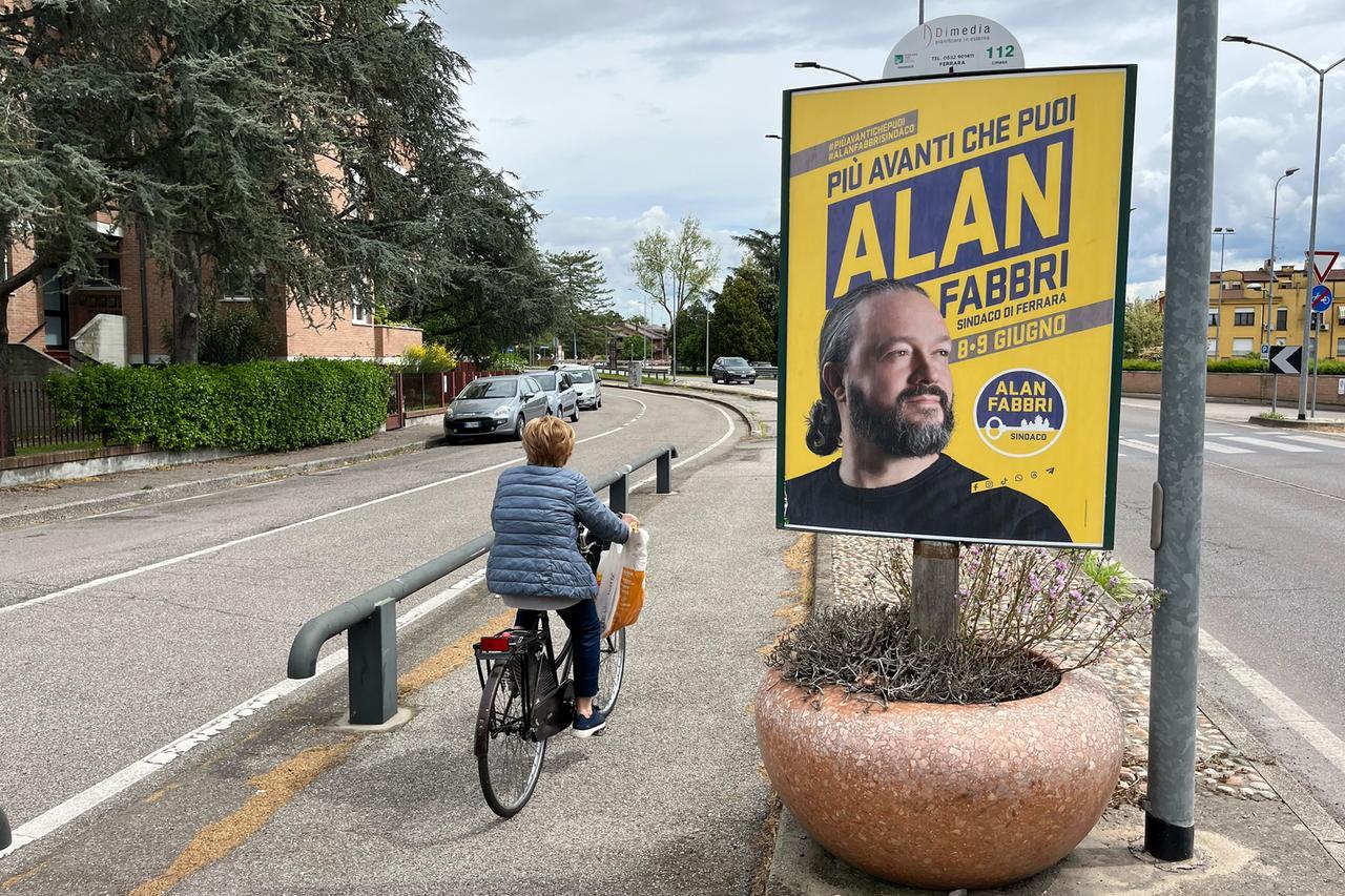 Manifesti, derby del centrodestra a Ferrara. Anselmo avrà 15 giorni