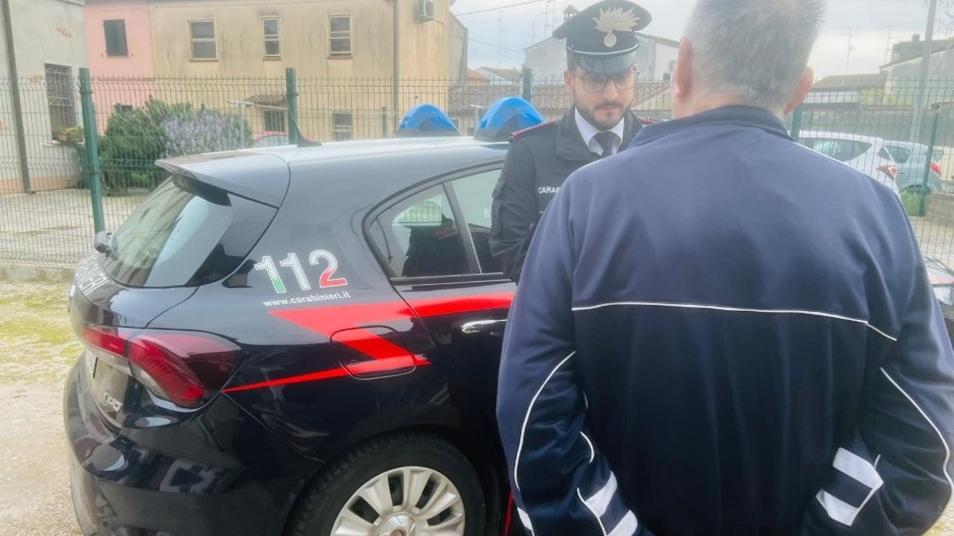 Comacchio, non ricorda la strada di casa: anziano soccorso dai carabinieri