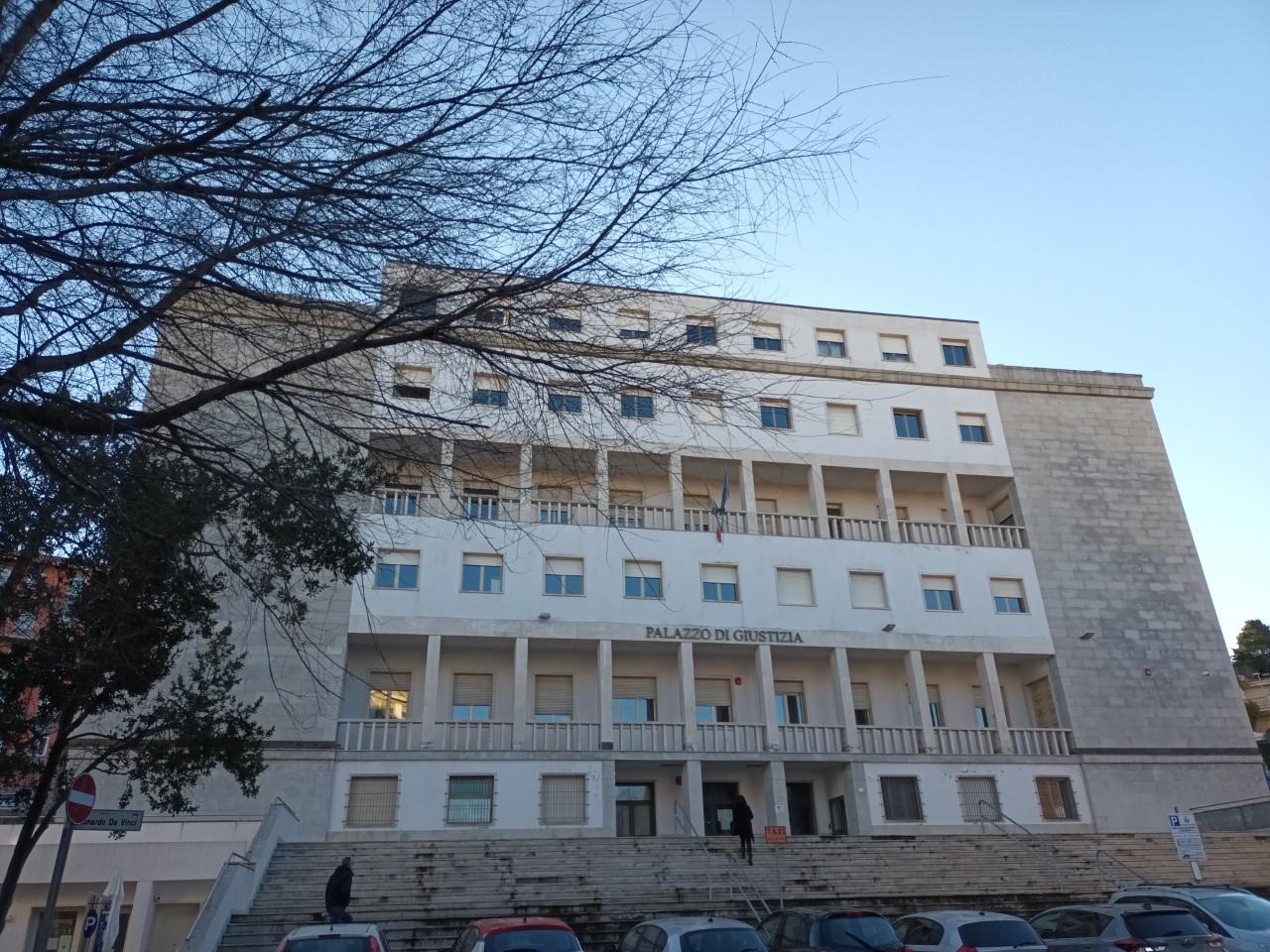 Tribunale a rischio paralisi: in campo gli avvocati e il prefetto