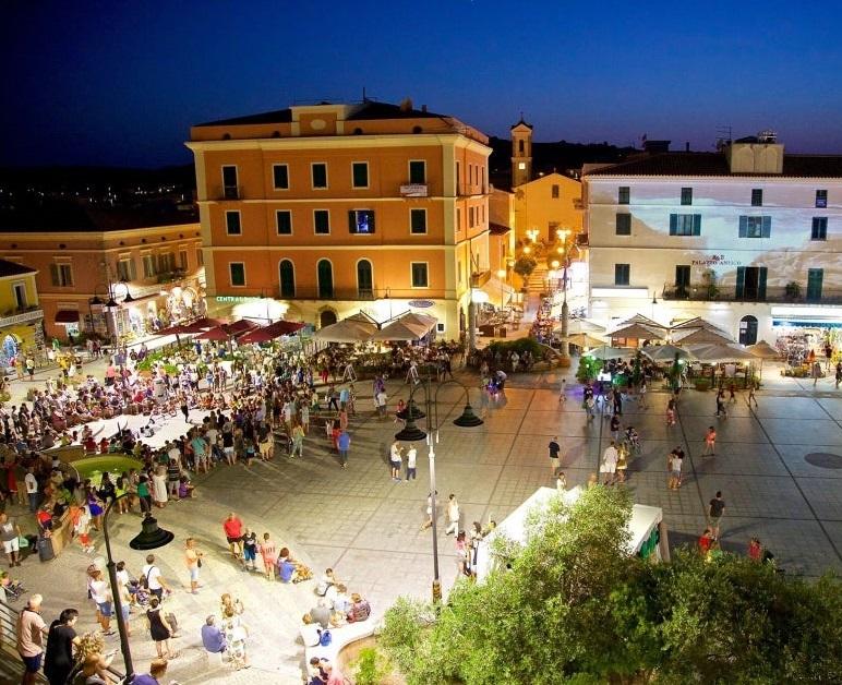 Santa Teresa: per dehors, sedie e tavolini nuove regole e multe salate 