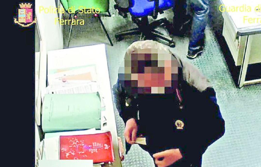 Mazzette alla Motorizzazione di Ferrara, definite le strade processuali