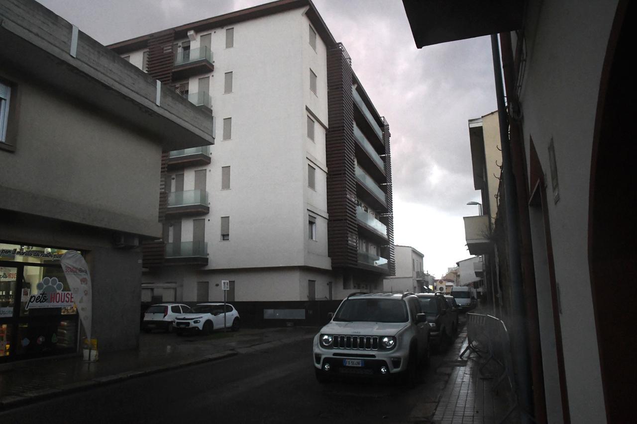 L’Ex hotel Ca.Ma è in tutto abusivo. Il Comune aveva l’obbligo di demolirlo, o di acquisirlo al patrimonio da più di un anno. Ma nessuno se ne era accorto