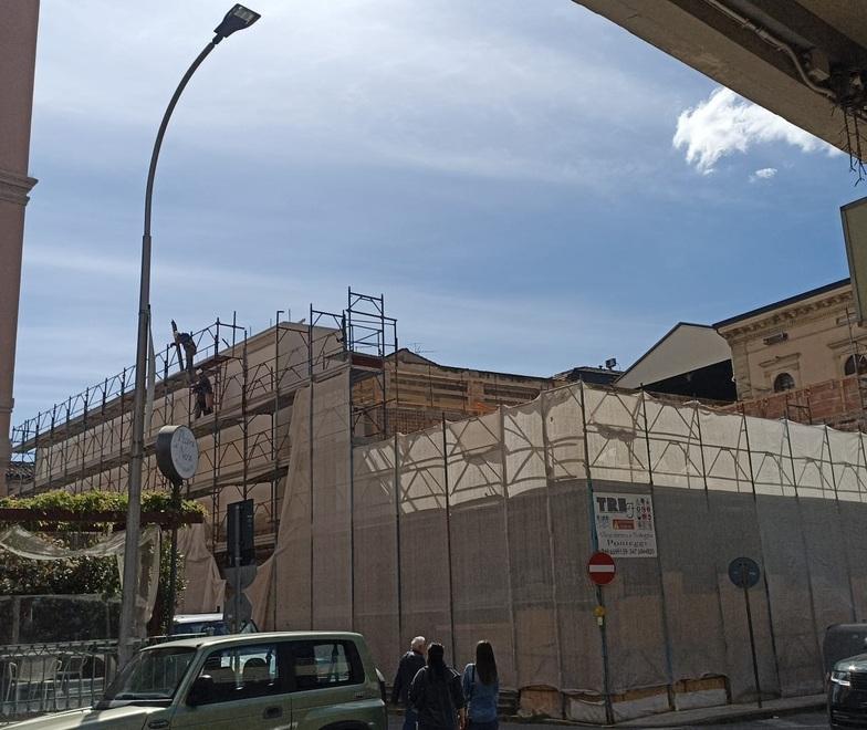 Il cantiere sul complesso dell’ex cinema