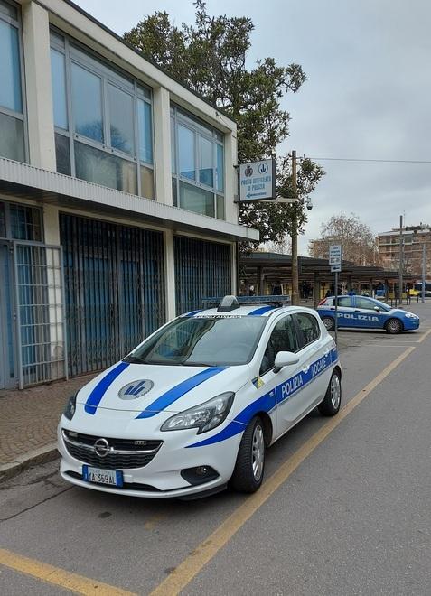 Modena, soldi per ridare l’iPhone al 15enne: arrestato per tentata estorsione<br type="_moz" />
