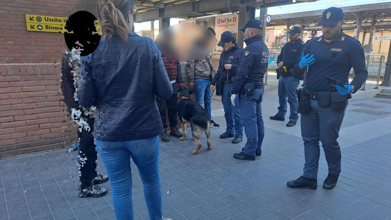 Lucca, controlli antidroga alla stazione: tre portati in questura