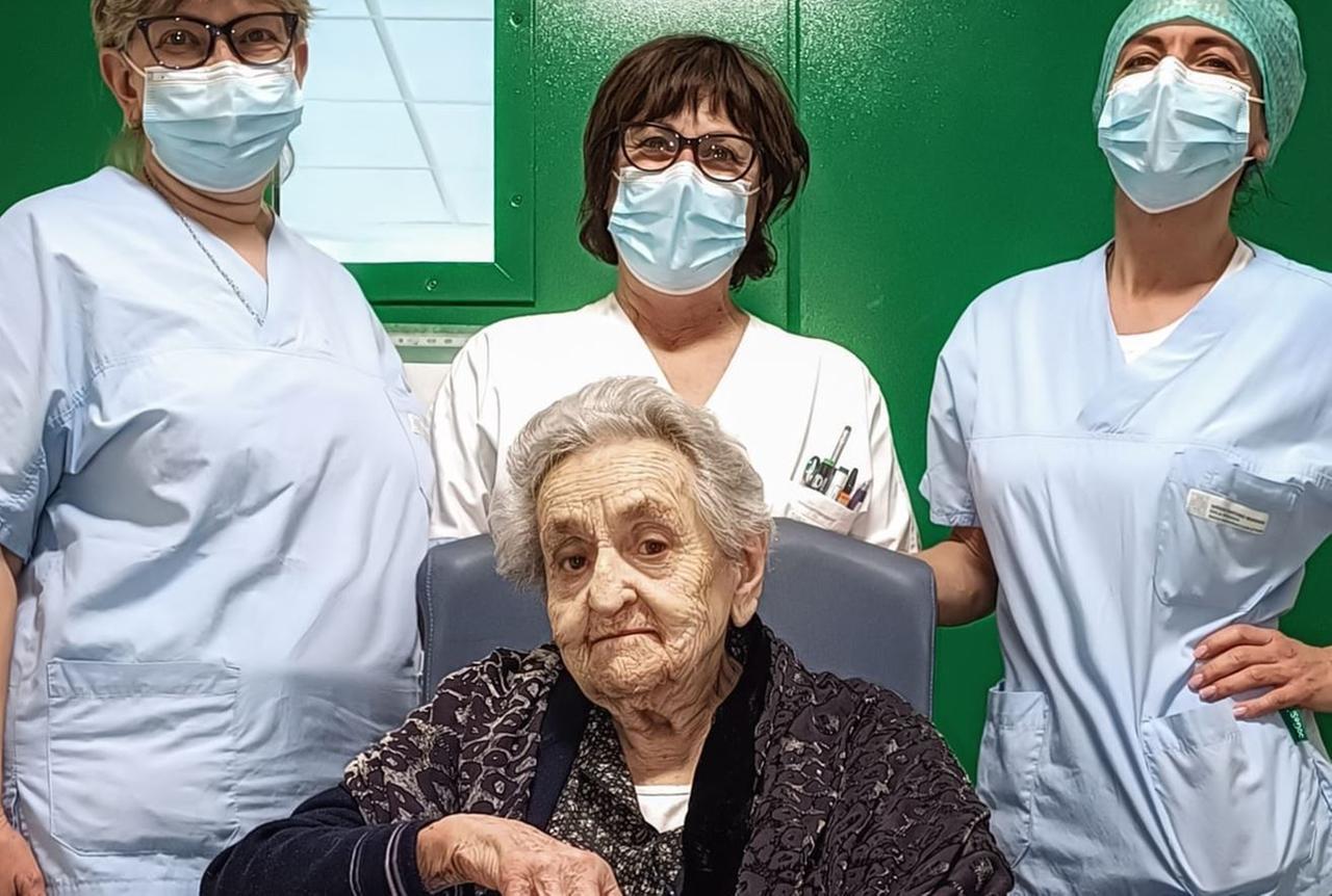 Cento, inserito pacemaker a 106 anni: durante l’intervento parla del ‘900