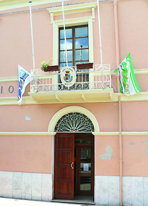 Sorso, sanzionata per le troppe mail fa causa al Comune e la perde 